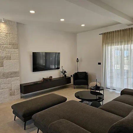 Sandrielle Villa *