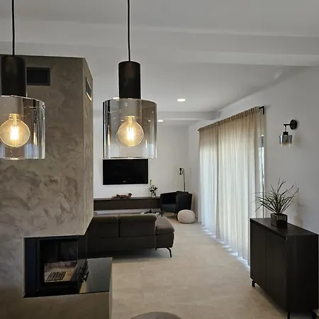 Sandrielle Villa Loborika